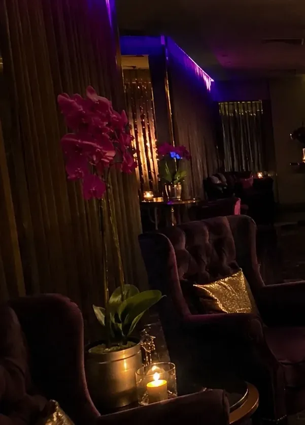 Bekleme alanı koltukları — Lila Spa, Taksim misafirlerine hizmet veren salon